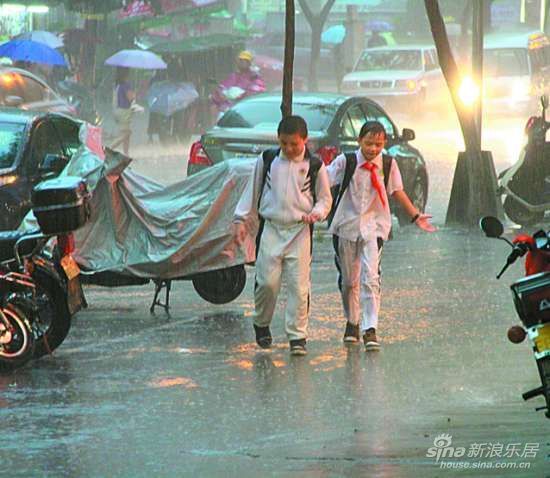 五一天气多雷雨 汕头市民出行需随身携带雨具